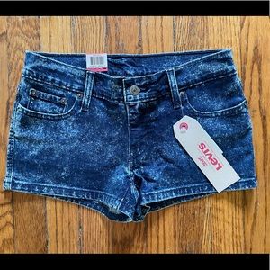 NWT Levi’s bleach splatter denim shorts